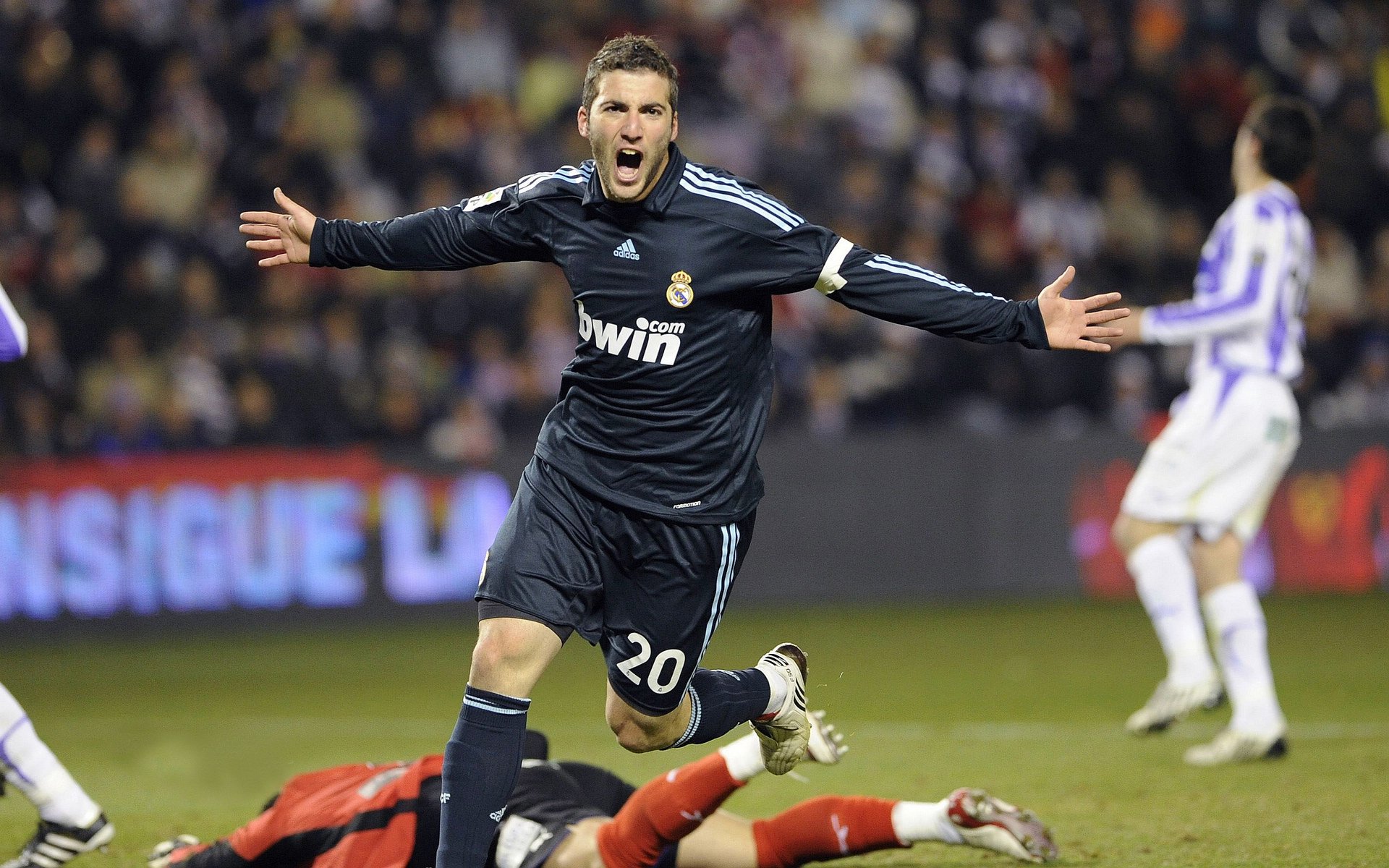 塞维利亚保持胜势，冲击欧洲赛场佳绩